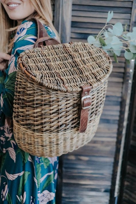 This basket backpack is made from carefully chosen and seasoned willow reeds, tightly woven so it will keep its shape and not break even under quite a lot of pressure. Wicker Backpack, Basket Backpack, Witchy Cottage, Vegetable Tanned Leather, Natural Leather, Picnic Basket, Decorative Wicker Basket, New Shop, Tan Leather