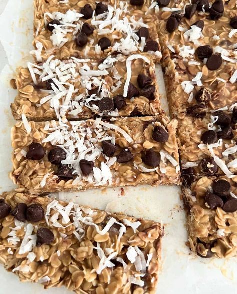 You will never want to buy store-bought granola bars again after making these chewy no-bake granola bars with chocolate chips. Bars With Chocolate Chips, Bars With Coconut, Fettuccine Alfredo Sauce, Bake Granola Bars, No Bake Granola, Chicken Dorito Casserole, Recipe Diaries, No Bake Granola Bars, Ww Meals