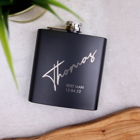 Groomsmen Gift Ideas, Personalised Hip Flask, Flask Design, Usher Gifts, Groomsmen Flask, Homemade Wedding, Flask Gift, Men Gifts, Wedding Prep