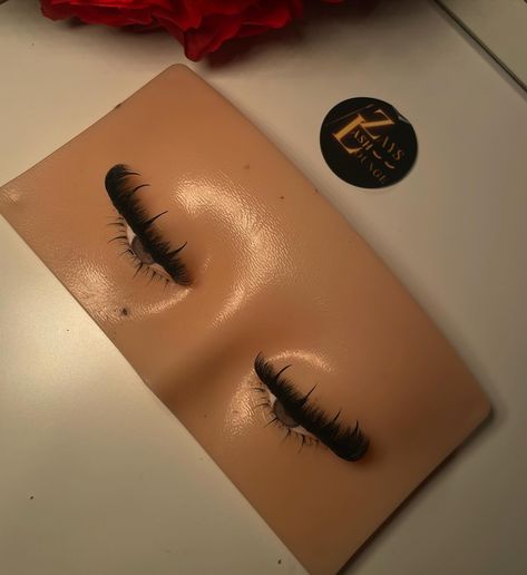 Rosá strip Lash😍 Lengths: 13-19mm! Mega volumes + 4spikes😮‍💨 Buy 1, get 1 20% off is currently active🫶🏾 Volume Lash Extensions With Spikes, Lash Lengths, Lashes Fake Eyelashes, Lash Extensions Styles, Volume Lash Extensions, Pretty Lashes, Brow Wax, Volume Lashes, Strip Lashes