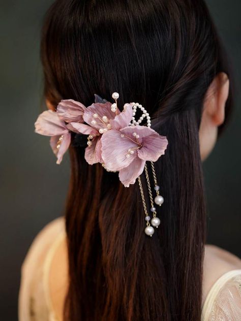 Purple Flower Hair Clip Floral Hairpin Everyday Life Hair Clip Chinese Vintage Hair Clip Hair Pin Wedding Hair Clip Hair Accessory ♥Materials: alloy, cloth, faux pearls ♥Size: about 12 x 5cm ♥Quantity: 1 pc ❀Image coloring and detail might very slightly from your computer screen to actual print as every monitor is different (although I do try to get them very close to what you see). ❀If you have any questions or need any help, please feel free to contact me. Pc Image, Chinese Hairpin, Wedding Hair Clip, Chinese Hair Accessories, Chinese Vintage, Vintage Hair Clips, Chinese Hairstyle, Wedding Hair Clips, Flower Hair Clip