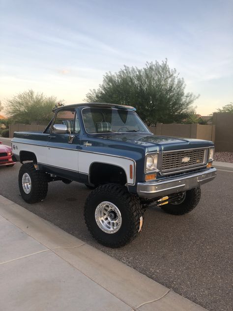 Classic Chevy Blazer, Vintage Chevy Blazer, Daily Square, Chevy Blazer K5, Lmc Truck, Blazer K5, Truck Life, Custom Lifted Trucks, Chevy 4x4