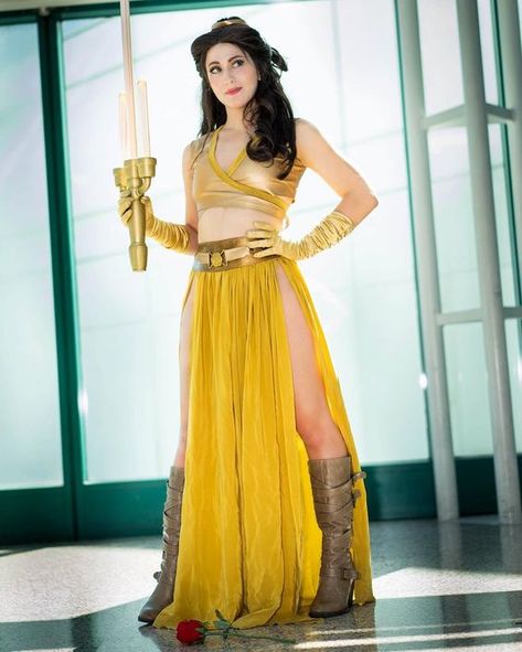 Elizabeth Rage [as Belle posing as a Jedi] (Cosplay by ElizabethRageCosplay @Facebook) #BeautyAndTheBeast #StarWars Disney Cosplay Women, Brunette Cosplay, Jedi Princess, Jedi Cosplay, Cosplay Disney, Cosplay Ideas Women, Belle Cosplay, Star Wars Fashion, Star Wars Outfits