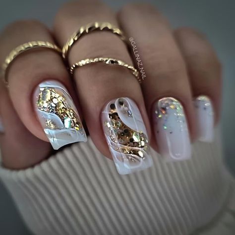 White Nails With Gold, Idea Nail, Unghie Sfumate, Stylish Nails Designs, Nails Homecoming, Gold Nail, Her Nails, Nail Idea, Designs Nail