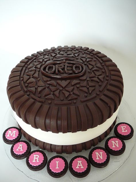 An Oreo cookie cake for my sweet daughter's birthday. She... Oreo Themed Birthday Party, Oreo Themed Cake, Oreo Themed Party Birthday Ideas, Oreo Cookie Cake Recipe, Oreo Party, Oreo Cakes, Gumpaste Figures, Oreo Cookie Cake, Oreo Birthday Cake