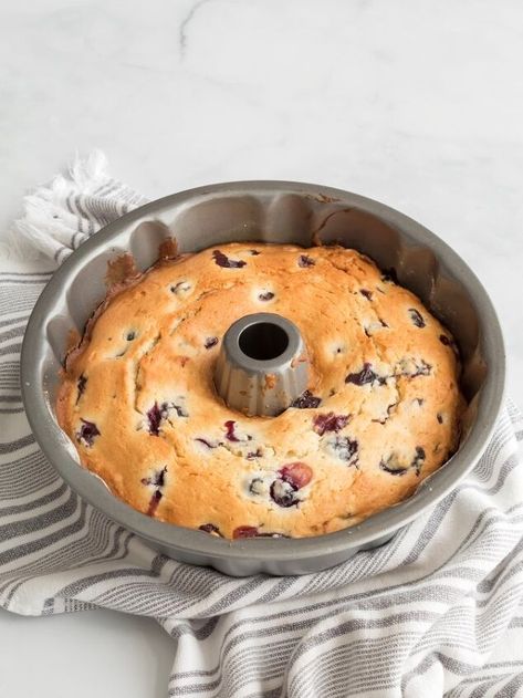 Blueberry Sour Cream Coffee Cake, Blueberry Rhubarb, Bundt Pan Recipes, Blueberry Bundt Cake, Blueberry Coffee Cake, Sour Cream Coffee Cake, Sour Cream Cake, Leftover Cake, Blueberry Cake