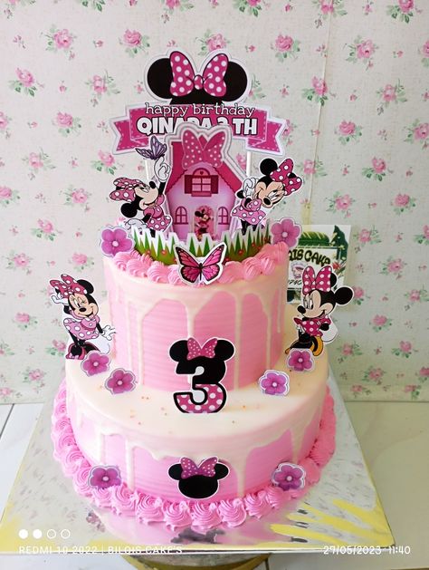 Cake Animasi, 1st Birthday Cake Designs, Hijab Couple, Instant Hijab, Mini Mouse, Fondant Figures, 1st Birthday Cake, Cake Designs Birthday, Buttercream Cake