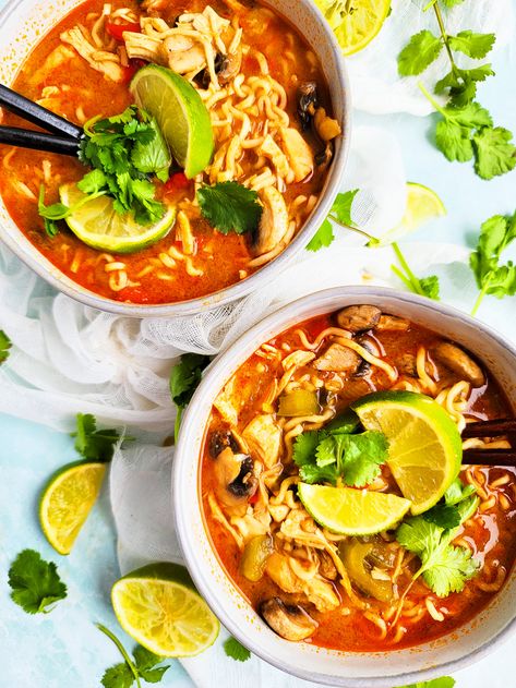 Spicy Slow Cooker Pad Thai Chicken & Ramen Soup Chicken Ramen Soup, Pad Thai Chicken, Easy Crockpot Soup, Creamy Wild Rice Soup, Amazing Slow Cooker Recipes, Crockpot Soups, Chicken Pad Thai, Chicken Ramen, Winter Meals