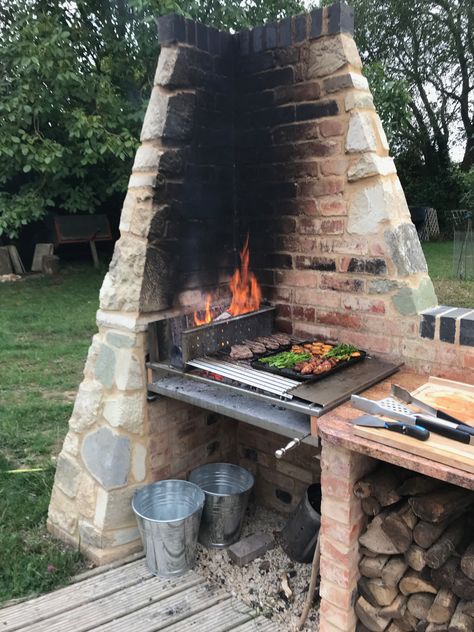 Open Chimney Ideas, Bbq Chimney Ideas, Outdoor Chimney Ideas, Outside Chimney Ideas, Garden Chimney, Potato Broccoli, Casa Hobbit, Bbq Grill Design, Backyard Fireplace