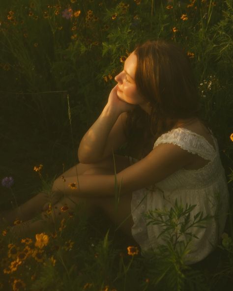 a glowy golden hour + the perfect wildflower field + delia = the BEST night🌞✨💐 - - - - - - keywords - senior, senior pictures, class of 2025, 2025 senior, documentary, storytelling, photographer, storytelling photography Golden Senior Pictures, Photo Poses Senior Pictures, Senior Photos Golden Hour, Cute Senior Pictures Ideas, Senior Picture Fall Ideas, Fantasy Senior Pictures, Sunset Senior Pictures Golden Hour, Creative Senior Portraits, Botanical Garden Senior Pictures