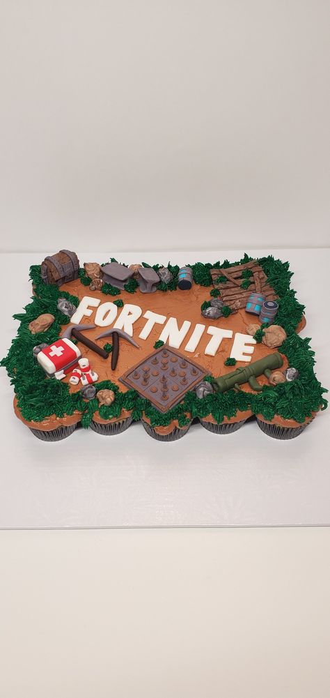 Fortnite Desserts, Fortnite Cupcake Cake, Fortnite Birthday Cupcake Ideas, Fortnite Pull Apart Cupcake Cake, Fortnite Cupcake Cakes Pull Apart, Homemade Fortnite Cake, Buttercream Fortnite Cake, Peely Fortnite Birthday Cake, Granddaughters Birthday