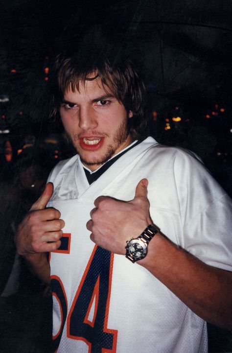 Hollywood Before Social Media Killed Stars' Nightlife | Hollywood Reporter Courtesy of Pantera Sarah At Joseph’s in the early 2000s, Ashton Kutcher "is wearing his Urlacher jersey. Ashton’s a frickin’ Bears fan, I’m a Packers fan, we talk a lot of smack to each other about football," says Sarah. "He was dating Brittany Murphy, and they would go out together to the clubs. He [later] went to Iowa with me when I [campaigned for] Obama in '08." Ashton Kutcher Early 2000s, Ashton Kutcher 2000s, Young Ashton Kutcher, Ashton Kutcher Two And A Half Men, Ashton Kutcher Just Married, Just Married Ashton Kutcher, Michael Kelso, Cocktail Waitress, Vince Vaughn