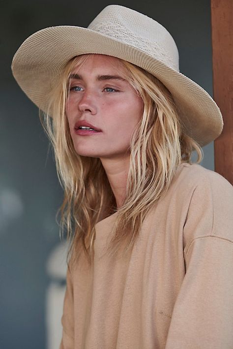 Cream Wide Brim Hat, Rich Girl Fashion, Wide Brim Hat Summer, Bucket Hat Style, Packable Hat, Tattoo Clothing, Summer Hats For Women, Design Objects, Sun Hats For Women