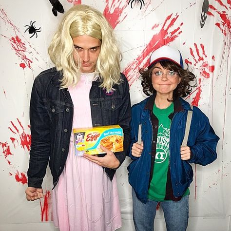 Celebrity Couple Costumes, Wells Adams, Halloween Parejas, Best Celebrity Halloween Costumes, Stranger Things Costume, Stranger Things Halloween, Celebrity Costumes, Stranger Things Kids, Celebrity Halloween Costumes