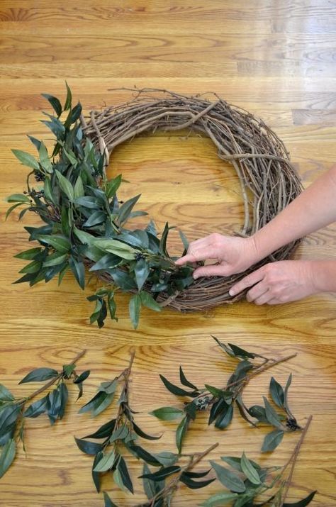 True Farmhouse, Diy Farmhouse Decoration, Dekoratívne Vence, Farmhouse Style Wreath, Diy Farmhouse Style, Farmhouse Decoration, Diy Farmhouse Decor, Diy Farmhouse, Décor Diy