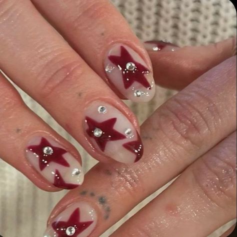 Red Almond Nails With Diamonds, Red Art Nails, Red Nails Diamonds, Red Stars Nails, Gel Nails Inspo Short, Short Nails Stars, Cool Red Nails, Stars On Nails, Short Star Nails