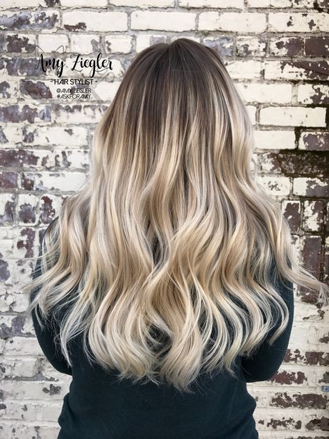 Platinum neutral cool blonde balayage ombre smudge root by@askforamy Neutral Blondes, Root Smudge Blonde, Smudge Root, Ombre Brown To Blonde, Hair Ombre Brown, Cool Blonde Balayage, Dark Balayage, Blonde Ideas, Root Smudge