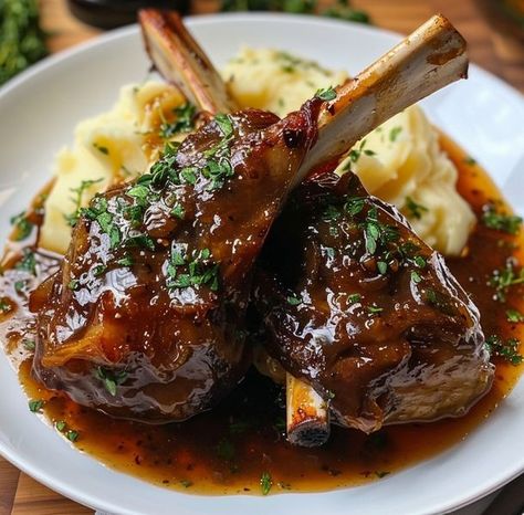 Best Lamb Shank Recipe, Slow Cooker Beef Brisket, Braised Lamb Shank, Autumn Vegetables, Baked Turkey Wings, Lamb Shank Recipe, Bbq Sauce Ingredients, Buttery Mashed Potatoes, Braised Lamb Shanks