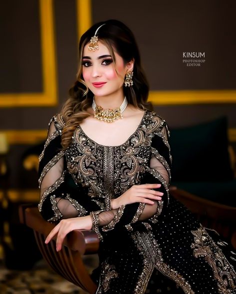 Makeup With Black Dress Pakistani, Black Wedding Dress Hijab, Dress Design Aesthetic, Black Dress Pakistani, Black Dress Design, Aesthetic Black Dress, Pakistani Kurtis, Simple Shirt Design, Fashion Aesthetic Wallpaper