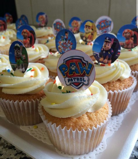 Easy Paw Patrol Cupcakes, Paw Patrol Cupcakes Ideas, Paw Patrol Muffins, Cupcakes Paw Patrol, Paw Patrol Cups, Paw Cupcakes, Paw Patrol Birthday Decorations, Paw Patrol Party Decorations, Paw Patrol Cupcakes