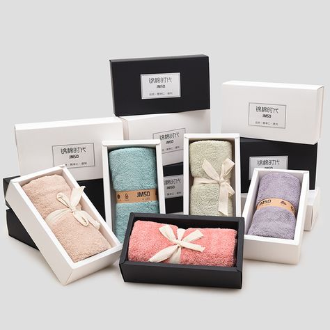 Towel Gift Box Ideas, Towel Hampers Gift Ideas, Blanket Packaging Ideas, Towel Packaging, Hijab Business, Pr Packaging, Luxury Gym, Bath Towels Luxury, Luxury Towels