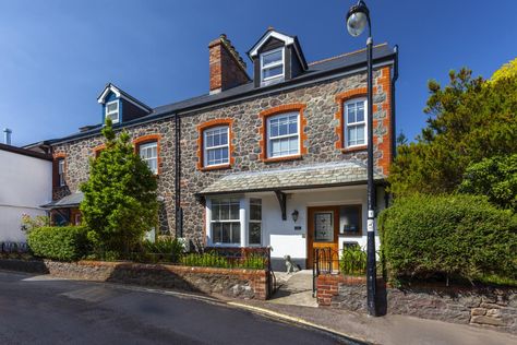 The Dog House, Porlock (Somerset) is a spacious holiday cottage situated in the heart of this stunning Exmoor village, and less than a mile to the coa.. Unique Cottages, Courtyard Garden, Semi Detached, Sitting Area, Holiday Cottage, Double Bedroom, Dog House, Detached House, Open Plan