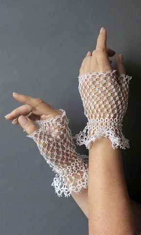 Tatted Fingerless Gloves Lacy Gloves, Tatted Clothing, Tatting Ideas, Tatting Shuttles, Tatting Patterns Free, Needle Tatting Patterns, Shuttle Tatting Patterns, Glove Pattern, Tatting Tutorial