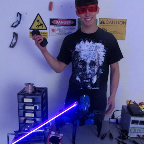 This guy is a genius! His Youtube channel is Styropyro. He makes science lasers and it is so awesome! Meow Meow, This Guy, Celebrities Male, Tesla, Zombie, Youtube Channel, Electricity, Science, Building