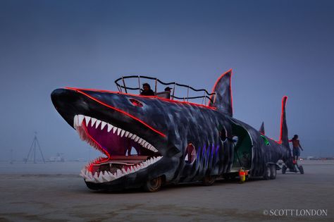 The Shark Car, an art car created by the Loadie Camp, at Burning Man 2013 (Photo by Scott London) Burning Man People, Mutant Vehicles, Burning Man 2017, The Burning Man, Burning Man Art, Cool Sharks, Black Rock Desert, Crazy Cars, Black Rock City