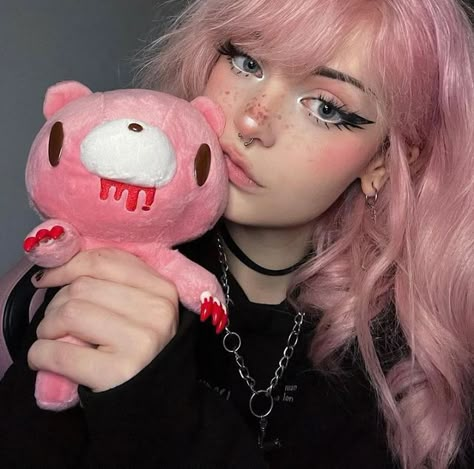 Gloomy Bear Makeup, Pink Egirl Makeup, Gloomy Bear Aesthetic, Pink Black Makeup, Pink And Black Makeup, Pink Hair Makeup, Black Pink Hair, Kawaii Makeup Aesthetic, Pink Black Hair