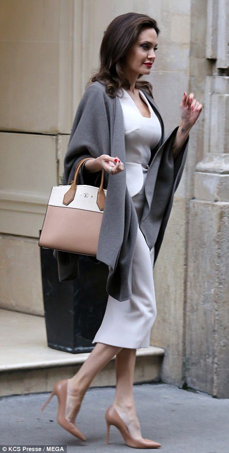 French First Lady, Angelina Jolie Style, Angelina Jolie Photos, Tuesday Afternoon, Mode Chic, French Women, Angelina Jolie, How To Look Classy, Elegant Outfit