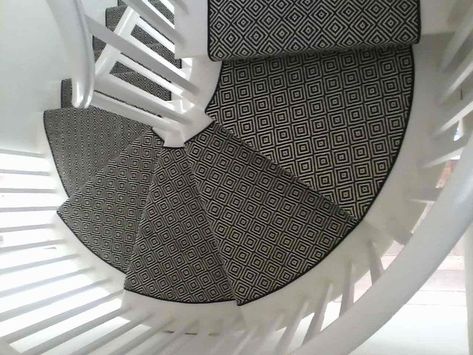 Steps & halls - Transitional - Staircase - New York - by Campbell's Carpet | Houzz Spiral Staircase Ideas, Metal Spiral Staircase, Staircase Pictures, Transitional Staircase, Staircase Ideas, Staircase Remodel, Staircase Makeover, Two Story Foyer, Foyer Decorating