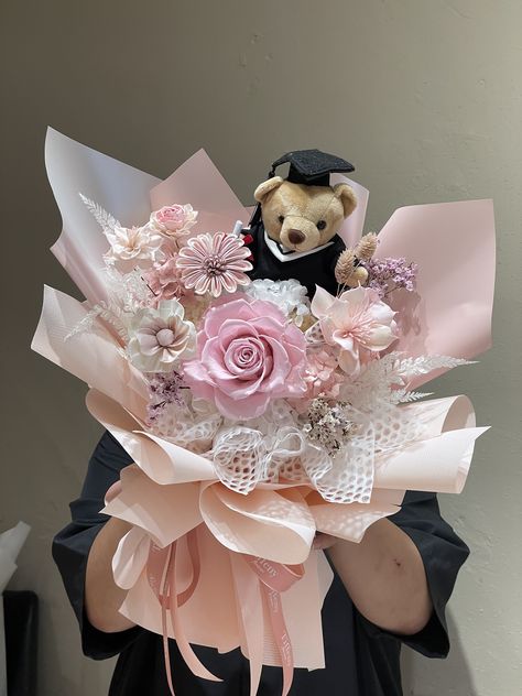 Plush Flower Bouquet, Convo Bouquet, Korean Bouquet, Doll Bouquet, Bouquet Aesthetic, Plush Flower, How To Wrap Flowers, Fresh Flowers Arrangements, Dried Flower