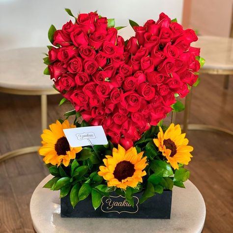 Red Roses And Sunflowers, Roses And Sunflowers, Valentine Flower Arrangements, Flower Shop Decor, Sunflower Arrangements, Luxury Flower Bouquets, Flower Arrangement Designs, Flower Bouquet Diy, Flower Box Gift