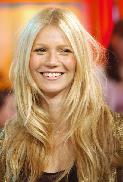 Gwenyth Paltrow Bangs, Gwenneth Paltrow Hair, Gwenyth Paltrow Hair, Undone Hairstyles, 90s Blonde Hair, Gwyneth Paltrow Hair, Super Blonde Hair, Pearl Blonde Hair, Collar Bone Hair