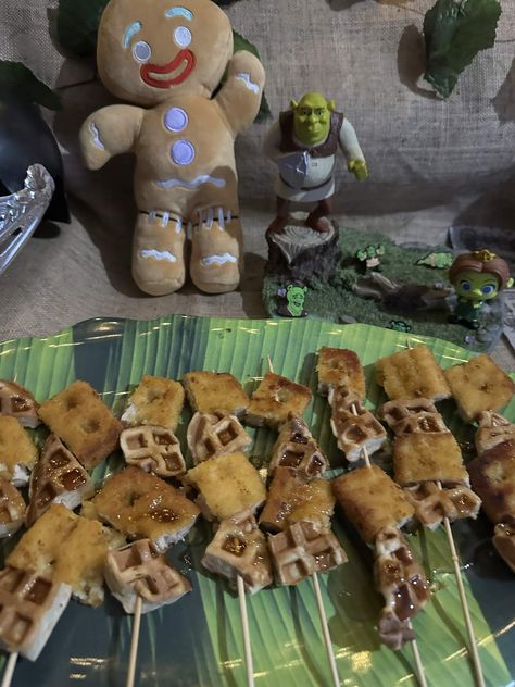 Adult Shrek birthday party  | CatchMyParty.com Shrek And Fiona Birthday Party Ideas, Shrek 1st Birthday Party, Shrek First Birthday Party, Shrek Food Ideas, Shrek Snacks, Shrek Baby Shower Ideas, Shrek Themed Food, Shrek Party Food, Shrek Birthday Party Ideas