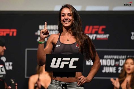 30 Most Attractive Female MMA Fighters Of All Time - Hood MWR Female Mma, Female Mma Fighters, Ufc Women, Mma Women, Ufc Fighters, American Fighter, Female Fighter, Wrestling Superstars, Mma Fighters