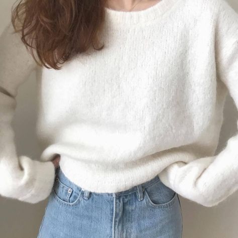 White Fuzzy Sweater, Distressed Outfit, Fuzzy Sweater Outfit, White Sweater Outfit, Korean Fashion Ideas, Beige Outfit, Sweater Outfit, Korean Fashion Trends, Fuzzy Sweater