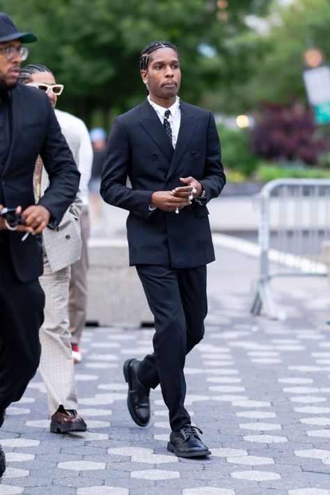 Suit With Pearls Men, Travis Scott Suit, Prom Fit Men, High Fashion Mens Suit, Aesthetic Suits Mens Fashion, All Black Suit Men Prom, Suit With Jordans, Best Prom Suits For Men, Asap Rocky Suit