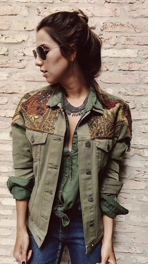 Military Inspired Fashion, Cl Fashion, Diy Denim Jacket, Ethno Style, Embellished Denim Jacket, Mode Hippie, Denim Ideas, Boho Jacket, Mode Boho