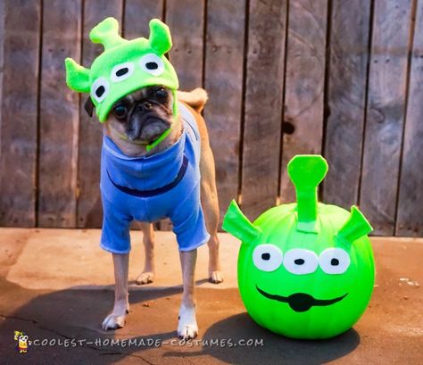 Adorable Toy Story Green Alien Costumes Dog Buzz Lightyear Costume, Diy Dog Alien Costume, Aliens From Toy Story Costume, Disfraz Alien Toy Story, Toy Story Dog Costume, Buzz Lightyear Dog Costume, Toy Story Alien Costume, Peter Pan Kostüm, Alien Costumes