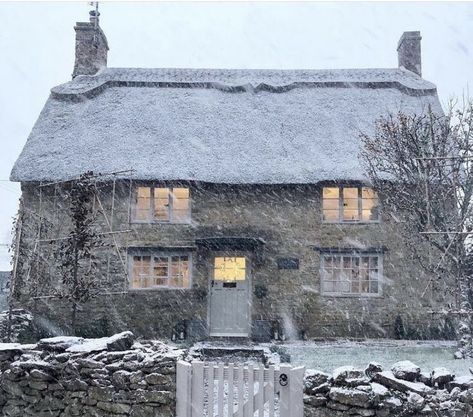 Snow Falling, Illustration Noel, Stone Cottage, Winter Magic, Winter Scenery, Old Stone, Best Seasons, Winter Night, Christmas Vacation