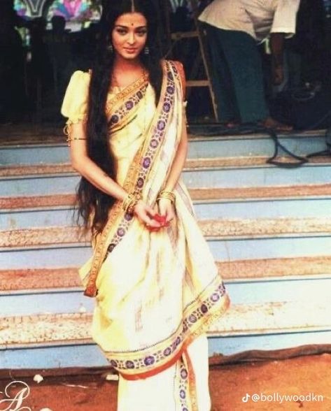 90s Bollywood Fashion, ऐश्वर्या राय, Aishwarya Rai Pictures, Bengali Saree, 90s Bollywood Aesthetic, Retro Bollywood, 90s Bollywood, Bollywood Outfits, Turkish Women