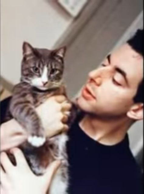 Jonathan Larson with a cat Jonathan Larson, Ticks, A Cat, Broadway, Musician, Musical, Quick Saves