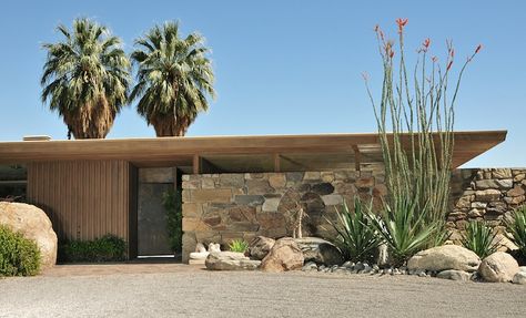 Efforts are underway to secure designation on the National Register of Historic Places for Palm Springs structures designed by the late E. Stewart Williams. Palm Springs Modern Homes, Palms Springs Houses, Desert House Plans, Palm Springs Interior, Palm Springs Mid Century Modern, Palm Springs Architecture, Palm Springs Houses, Palm Springs House, Palm Springs Home