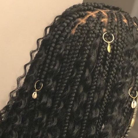 Milly B. on Instagram: "Bohemian Box Braids🔥
#gripgamecrazy #boxbraids #braids #braidboss #braidgang #braidstyles #mediumboxbraids #bohemianbraids #bohemianboxbraids #naturalstyles #protectivestyles #naturalhair #wavybraids #bestbaltimorebraider #baltimorebraider #baltimorebraids
#dmvbraider #dmvbraids #wavyhair #stylesbymillyb #bohemianlook" Hobo Braids, Box Braids Aesthetic, Bohemian Box Braids, Braids Aesthetic, Pjo Oc, Braid Rings, Oc Aesthetic, Medium Box Braids, Bohemian Braids