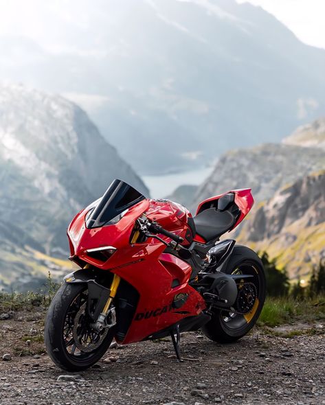 Ducati V4s, Moto Aesthetic, Ducati 1000, Ducati Motorbike, Motorcycle Guy, Ducati Sport Classic, Moto Ducati, Stylish Bike, Panigale V4