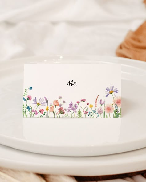 Card Party Food, Flower Place Cards, Wedding Table Name Cards, Place Name Cards, Place Setting Cards, Party Food Labels, Wedding Place Names, Wildflower Design, Table Name Cards