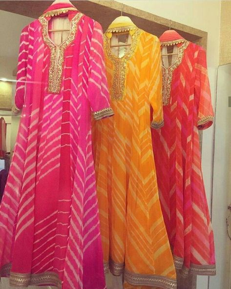 Lehariya Kurti Designs Latest, Laheriya Design Kurti, Lehariya Kurti Designs, Laheriya Design, Design Kurti, Pakistan Dress, Bandhani Dress, Indian Designer Suits, Kurti Designs Latest