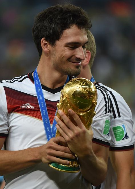 Mats Hummels Hummels Germany, German Football Players, Mats Hummels, Nike Football, Football Wallpaper, Soccer Players, Football Team, Football Players, Soccer